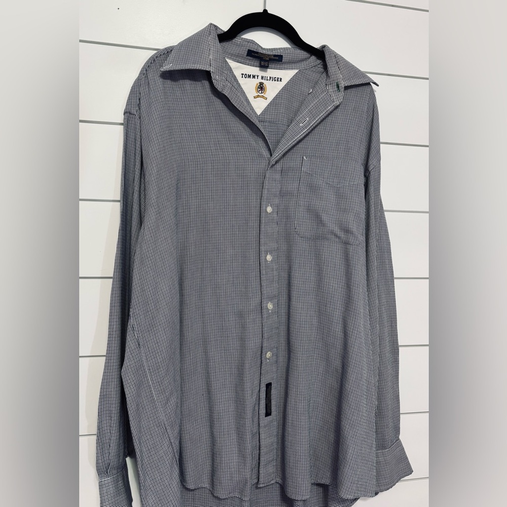 Vintage Tommy Hilfiger Men’s Tailored Button Down Long Sleeved Shirt